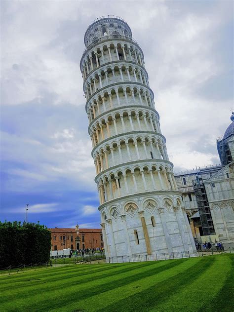 leaning tower of pisa picture.